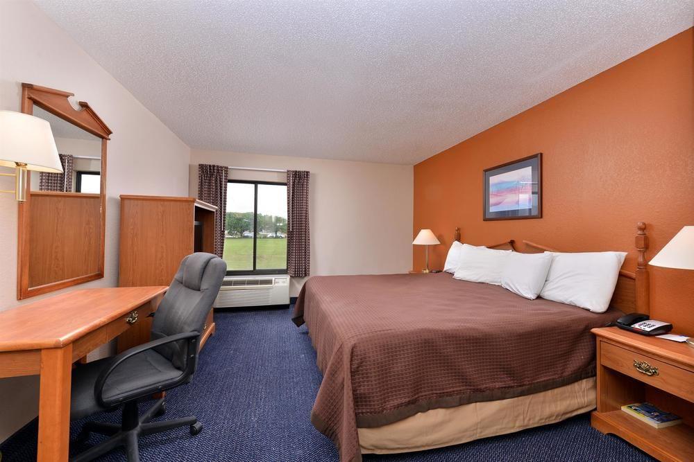 Red Roof Inn & Suites Austin East - Manor Ngoại thất bức ảnh